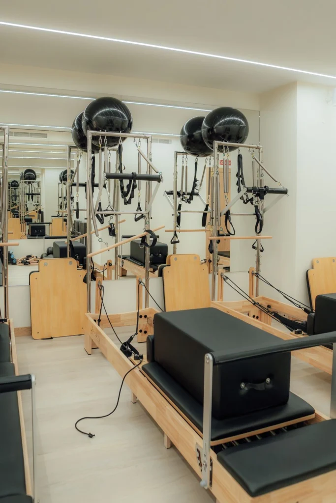 Sala de pilates reformer de Zero Clínica en el Barrio Salamanca, Madrid